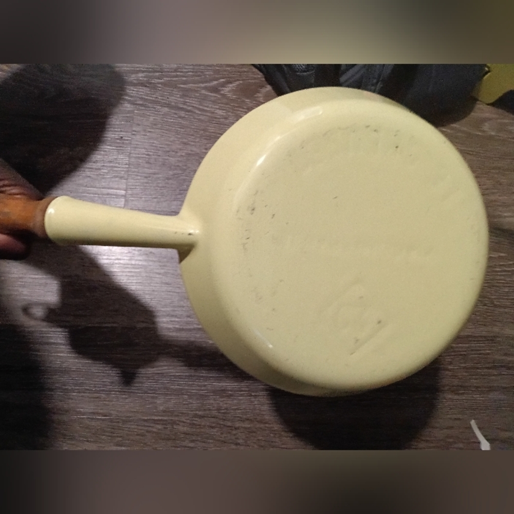 Vintage Le Creuset Yellow Enameled Cast Iron Pan 1960's-1970's - Picture 12 of 13